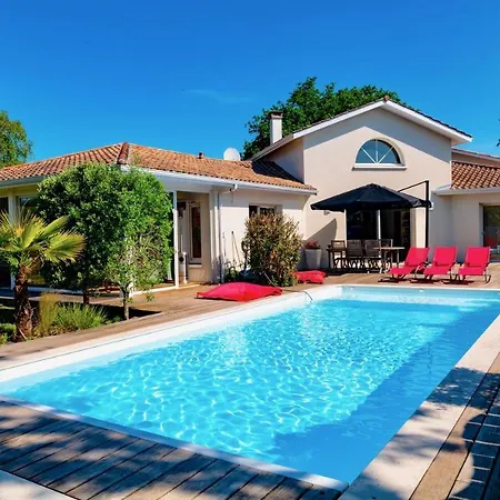 With Pool, Close To The Holiday home *